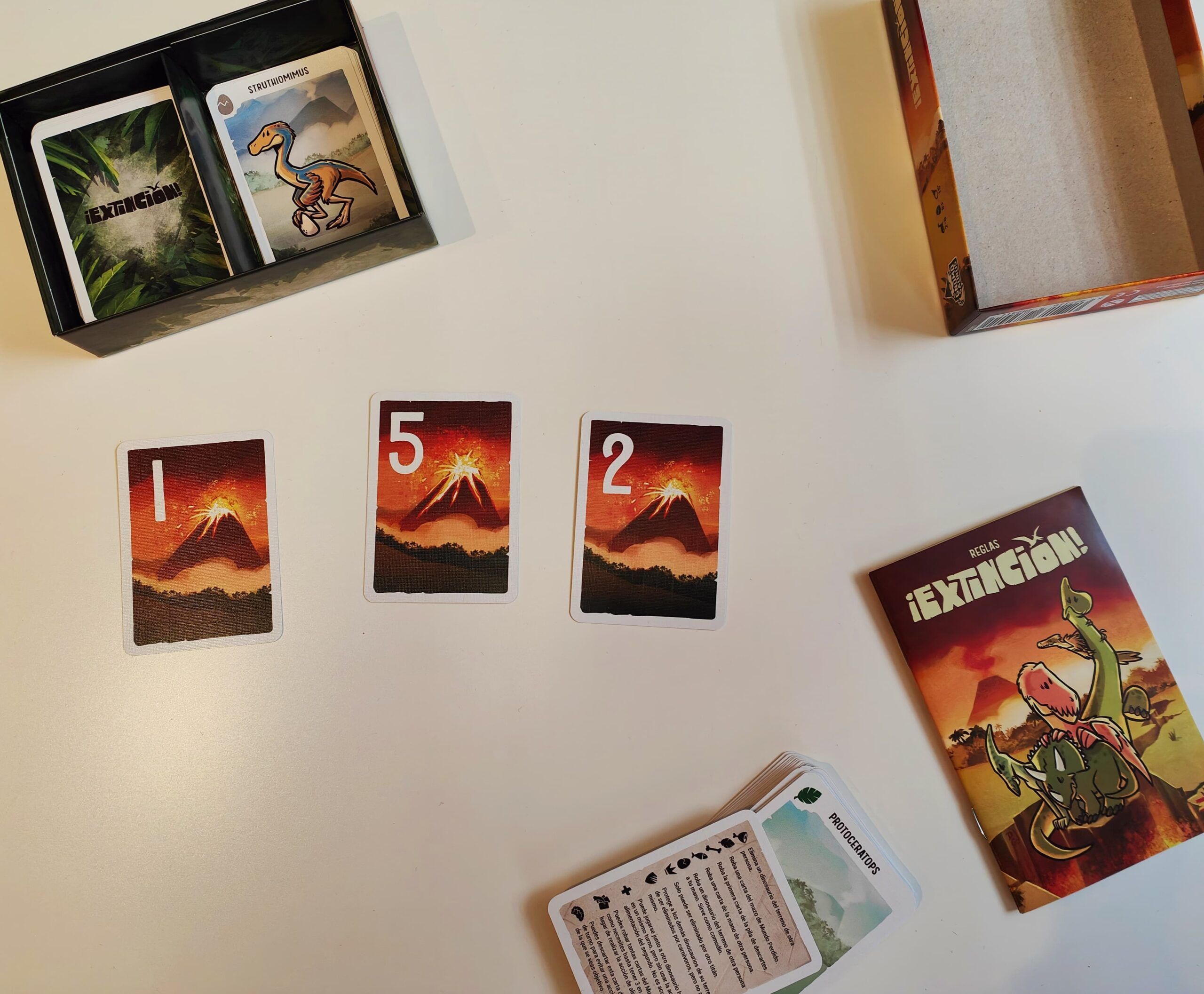 cartas juego de mesa Extinción